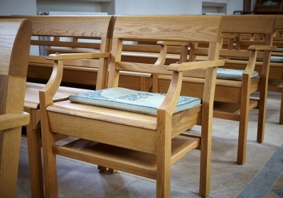 The Evolution and Importance of Church Chairs with Arms blog image